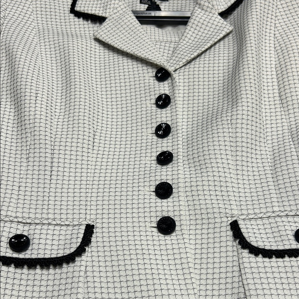 Black Brown 1826 Textured White Blazer with Black Accents - Picture 4 of 7